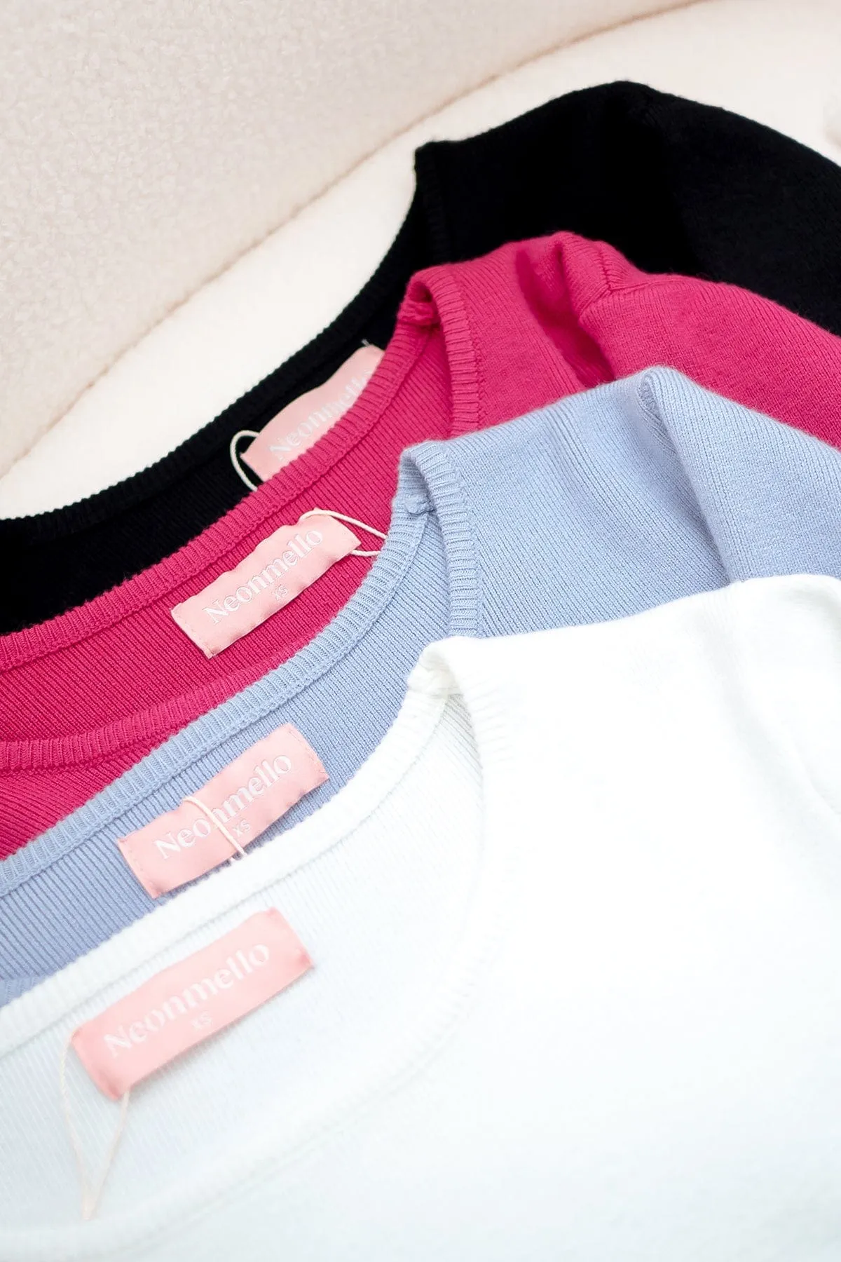 CALLY ROUND NECK SLEEVE KNIT TOP IN PERI BLUE