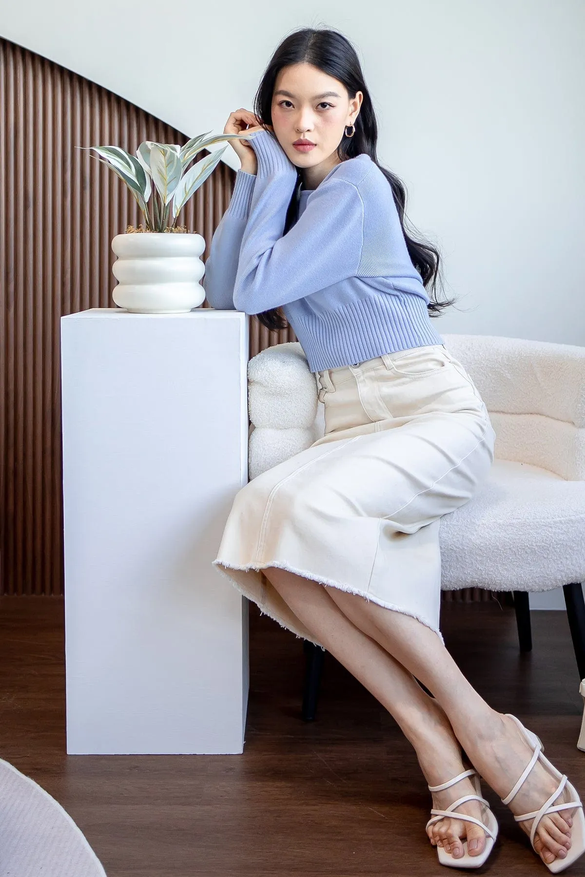 CALLY ROUND NECK SLEEVE KNIT TOP IN PERI BLUE