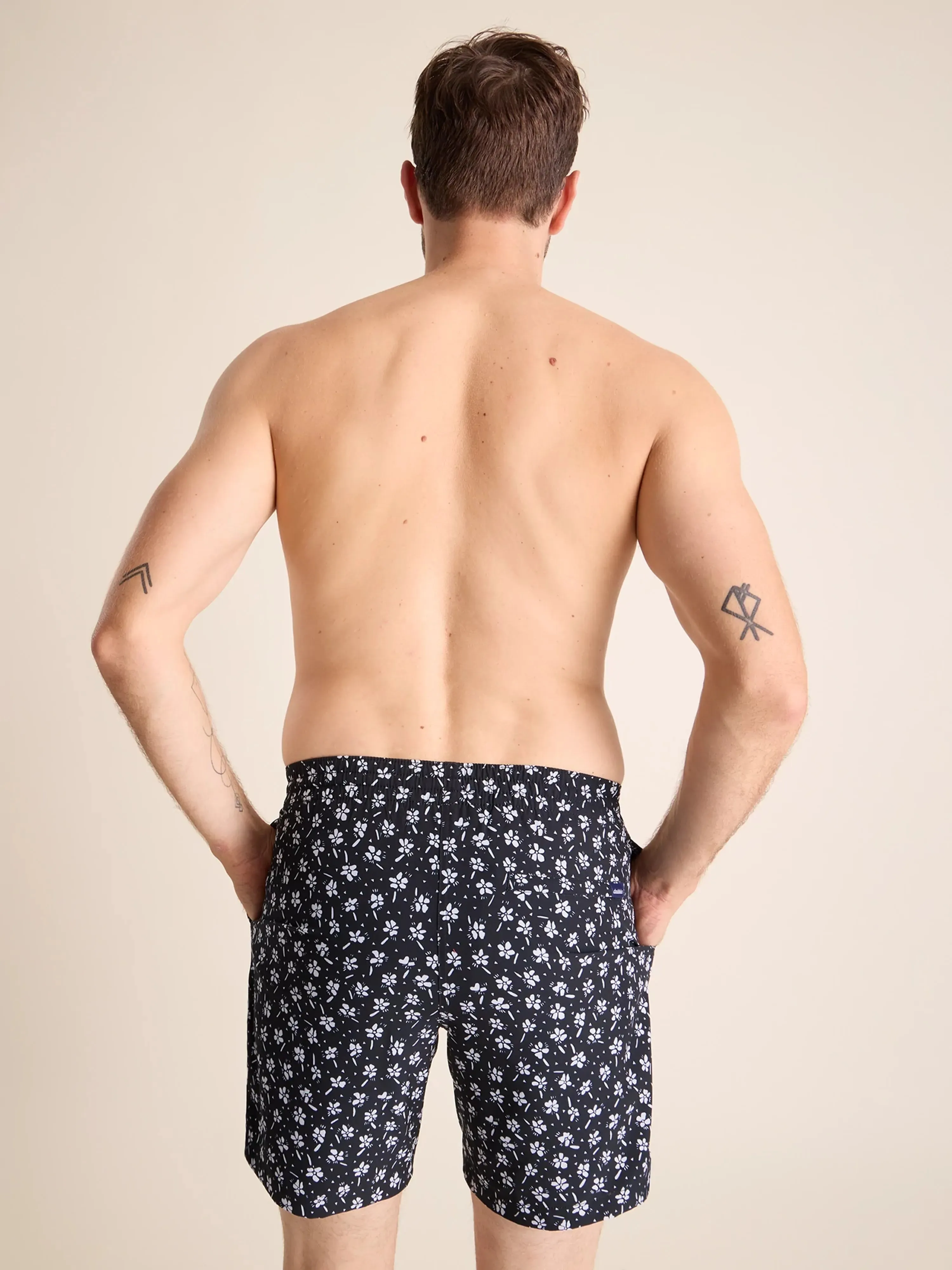 The Daisy Dives 7" (Classic Lined Swim Trunk)