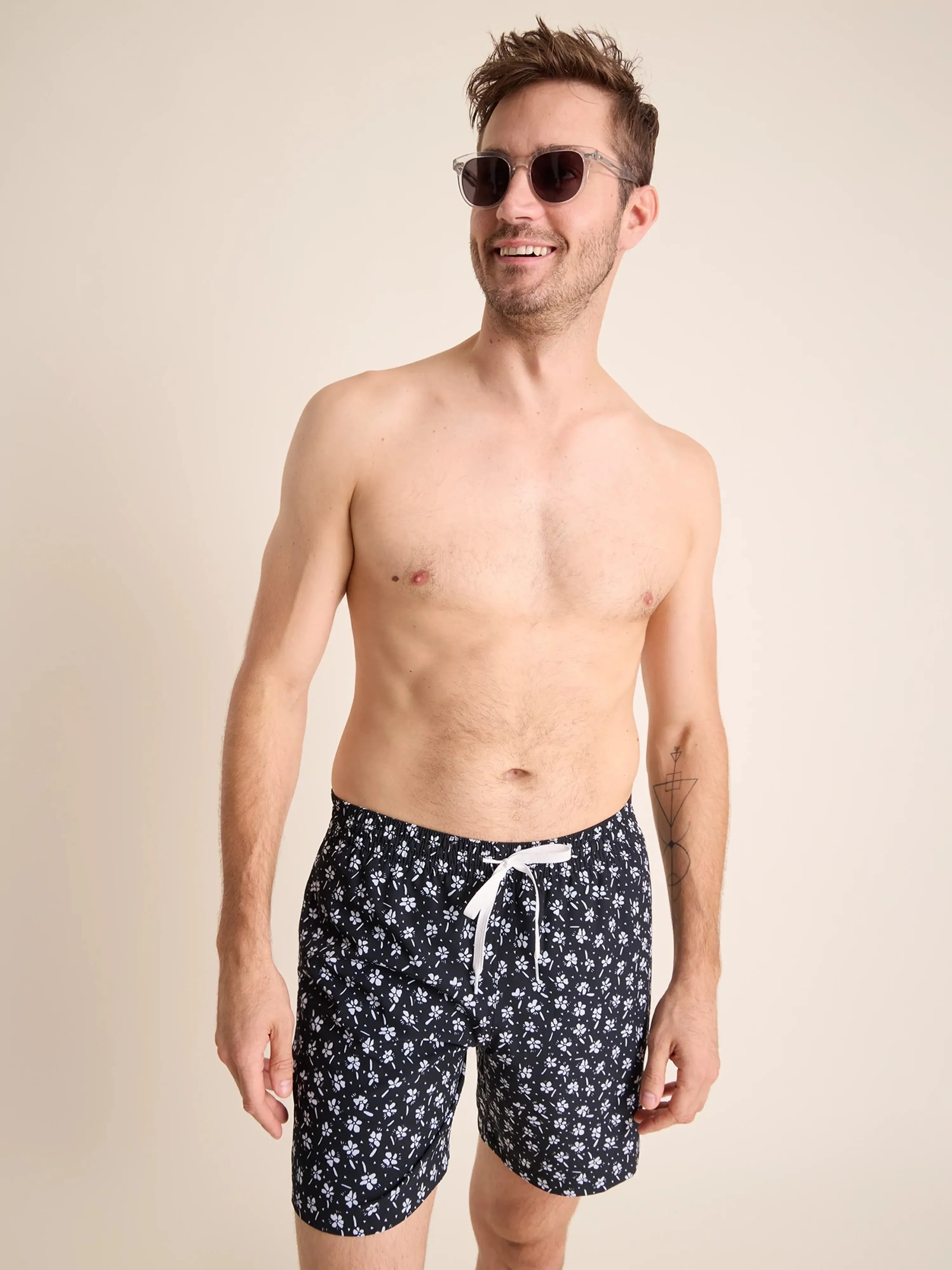 The Daisy Dives 7" (Classic Lined Swim Trunk)
