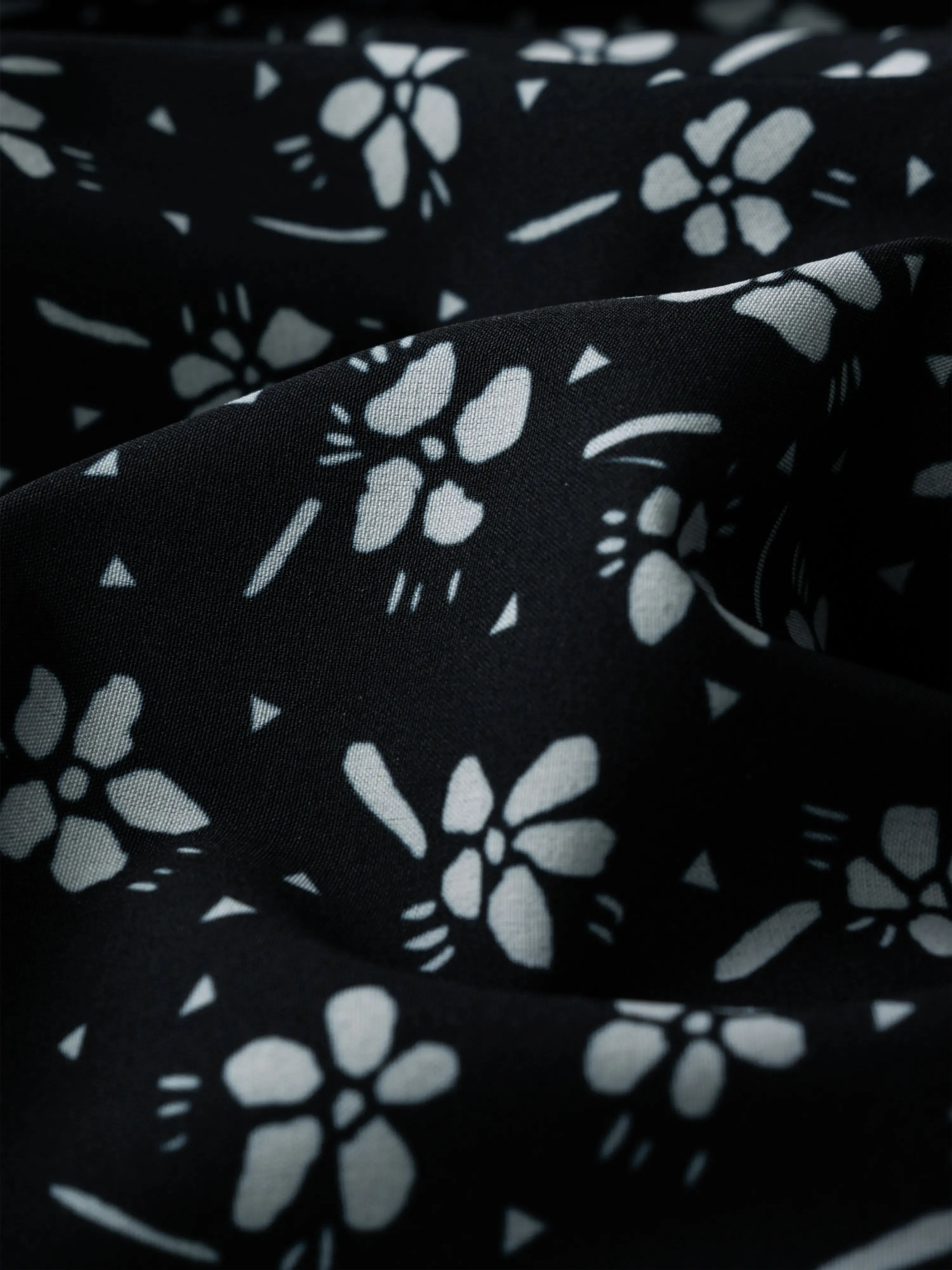 The Daisy Dives 7" (Classic Lined Swim Trunk)