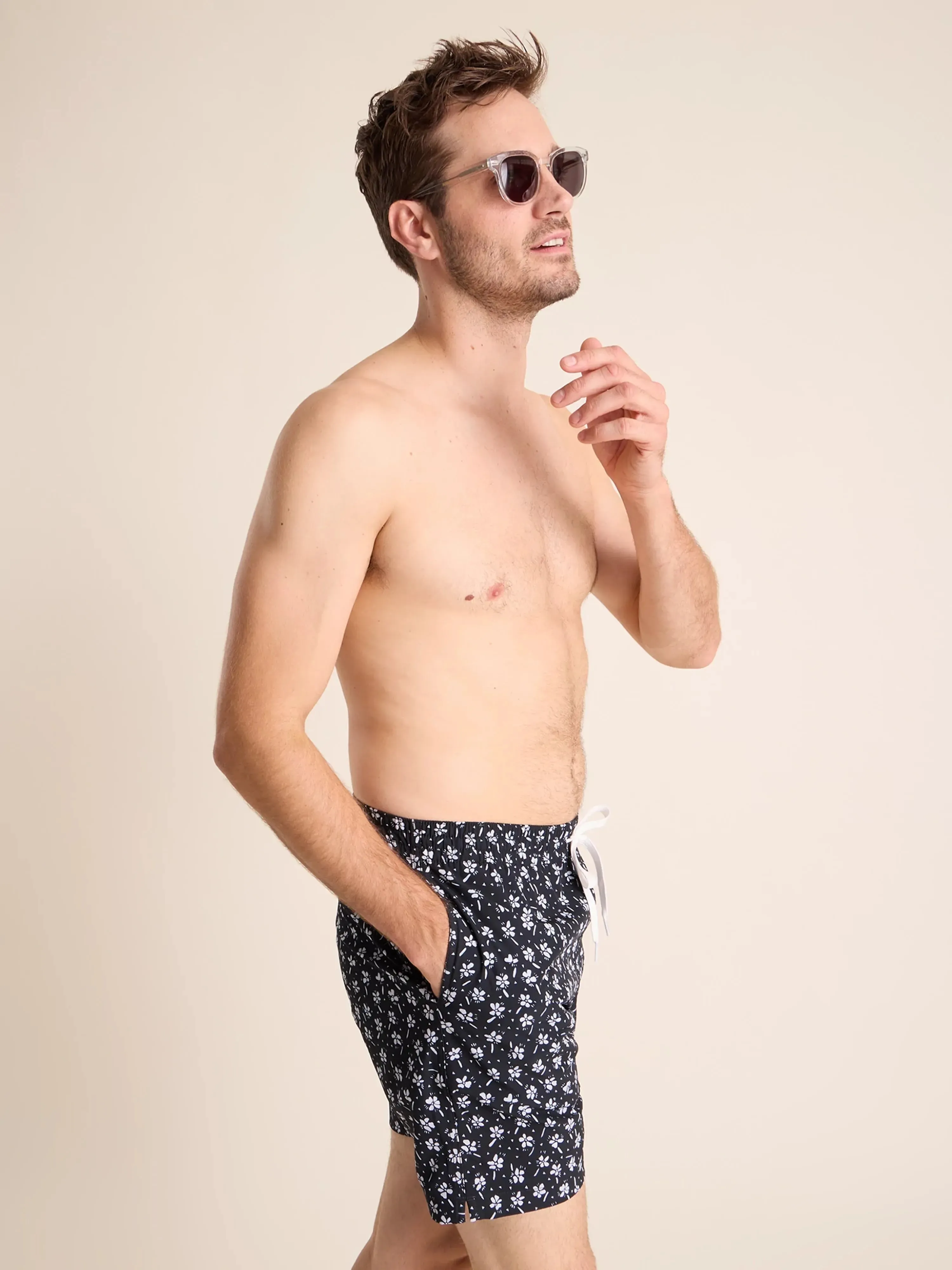 The Daisy Dives 7" (Classic Lined Swim Trunk)
