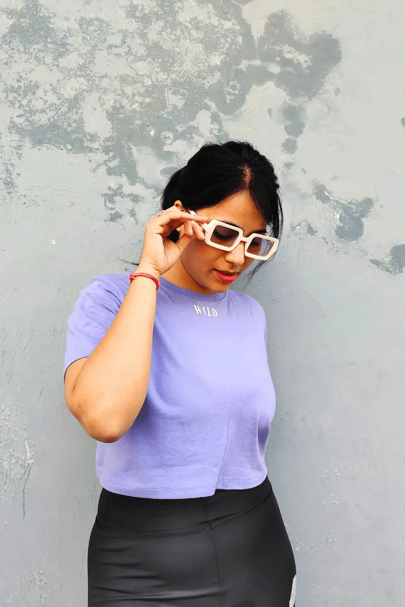 WILD VERVE BACK ARCH (CROPPED) TEE IN BLUEBERRY